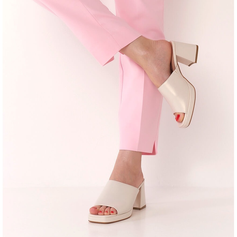 Ženske biserne sandale na stup s elastičnom trakom Sergio Leone KL322 bež 2