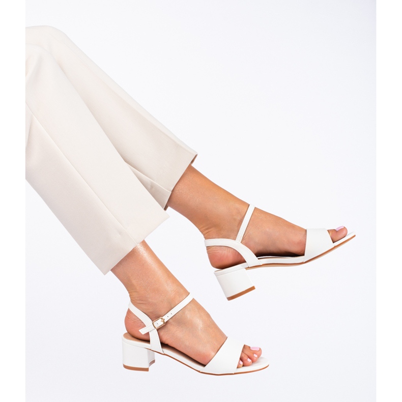 Ženske bijele sandale na stup Shelovet bijela 1