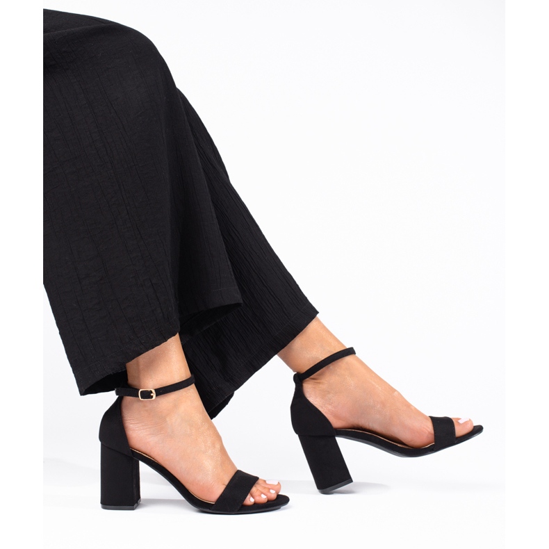 Ženske klasične sandale na bež Shelovet stup crno 1