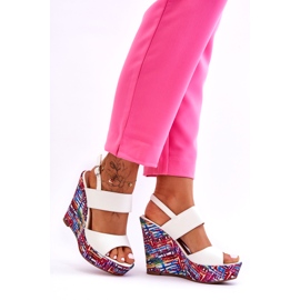 Ženske sandale na klin bijele boje Calderia bijela 1