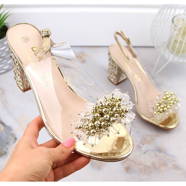 Ženske prozirne sandale na zlatnoj kopči s perlicama S.Barski MR1037-19 zlatni 1