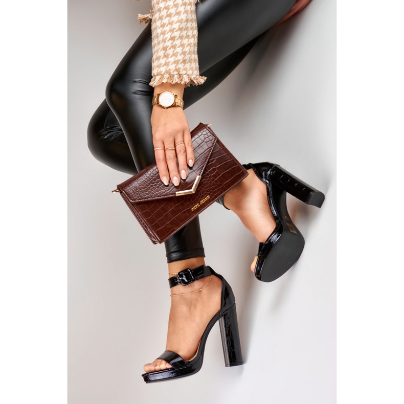 Crne lakirane sandale na visoku petu crna 2