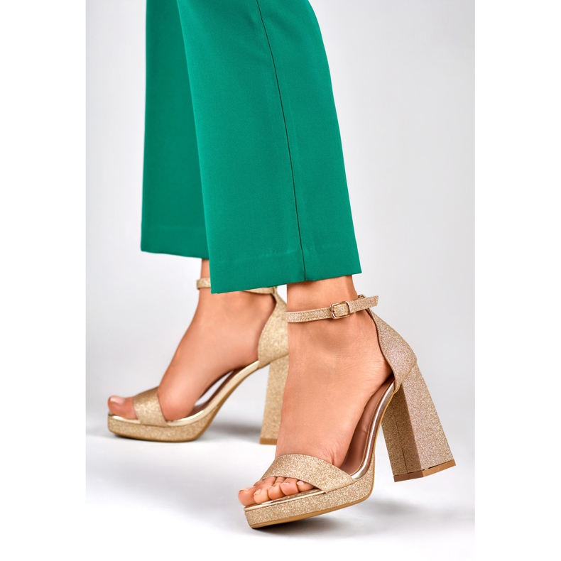 Zlatne sjajne sandale na široku visoku petu zlatna 2