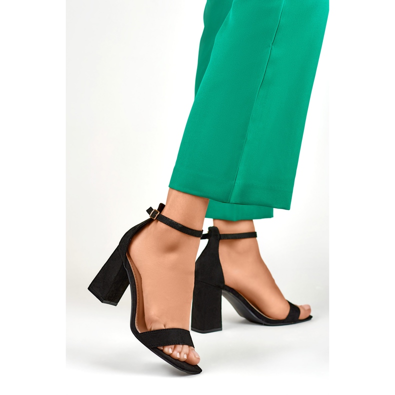 Crne sandale na visoku petu crno 1