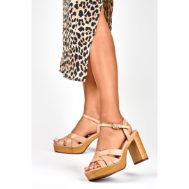 Ženske bež sandale na stup 1