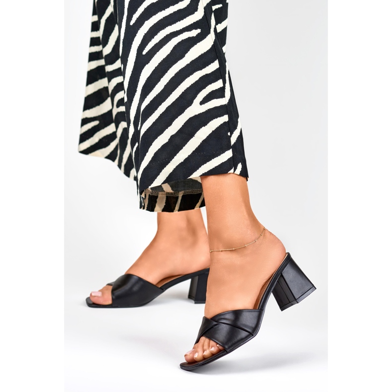 Ženske crne papuče na nisku petu crno 1