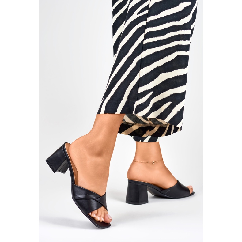 Ženske crne papuče na nisku petu crna 2