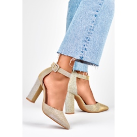 Zlatne brokatne salonke pričvršćene na gležanj zlatna 1