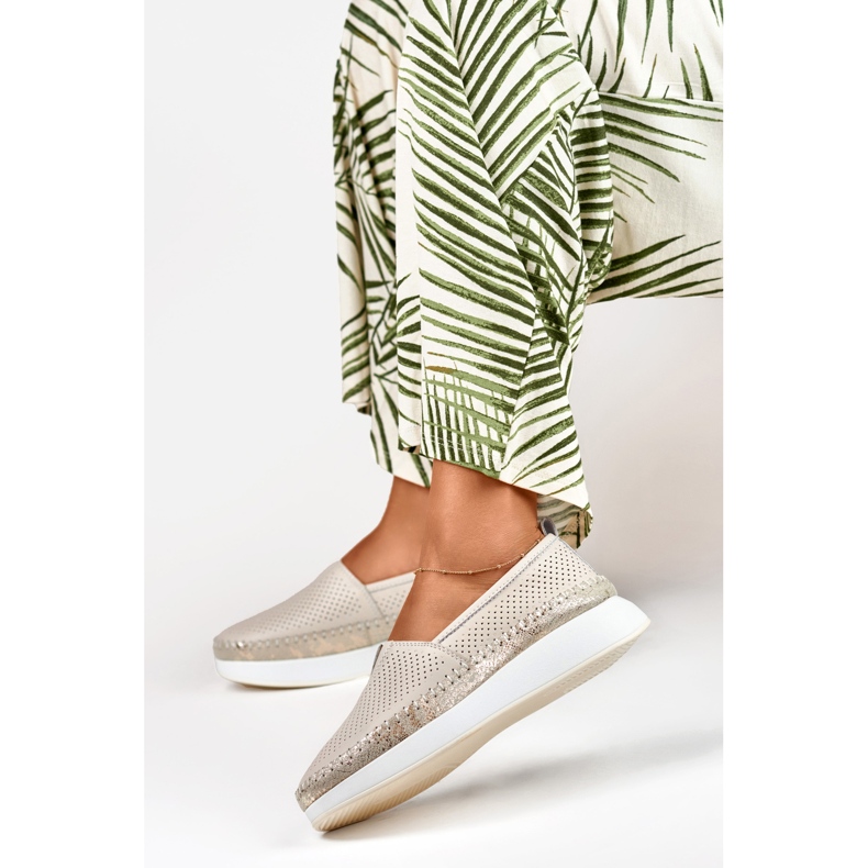 Ženske ažurne kožne cipele bež boje 2