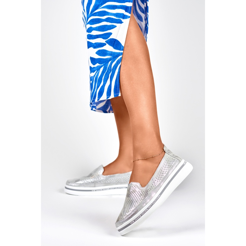 Ženske ažurne kožne cipele srebro 2