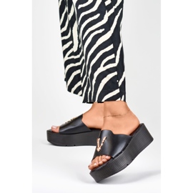 Ženske crne sandale na klin sa zlatnim ukrasima crno 2