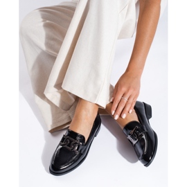 Lakirane crne ženske mokasine Shelovet crno 1