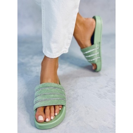 Tobogani od kamenčića Lynne Green zelena 1