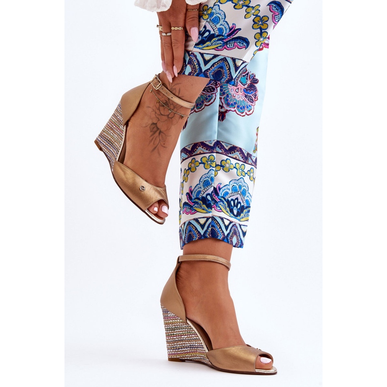 Kožne sandale na wedges Laura Messi 2603/784 zlatne zlatni 2