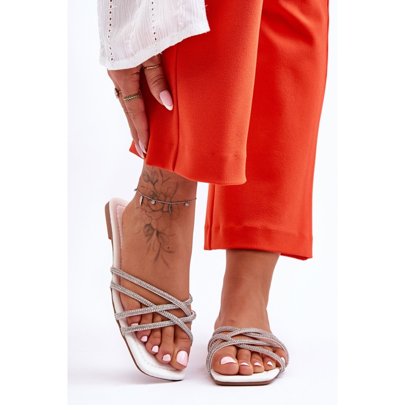 PG1 Ženske sandale s prugama i bijelim kamenčićima Leomi bijela 1