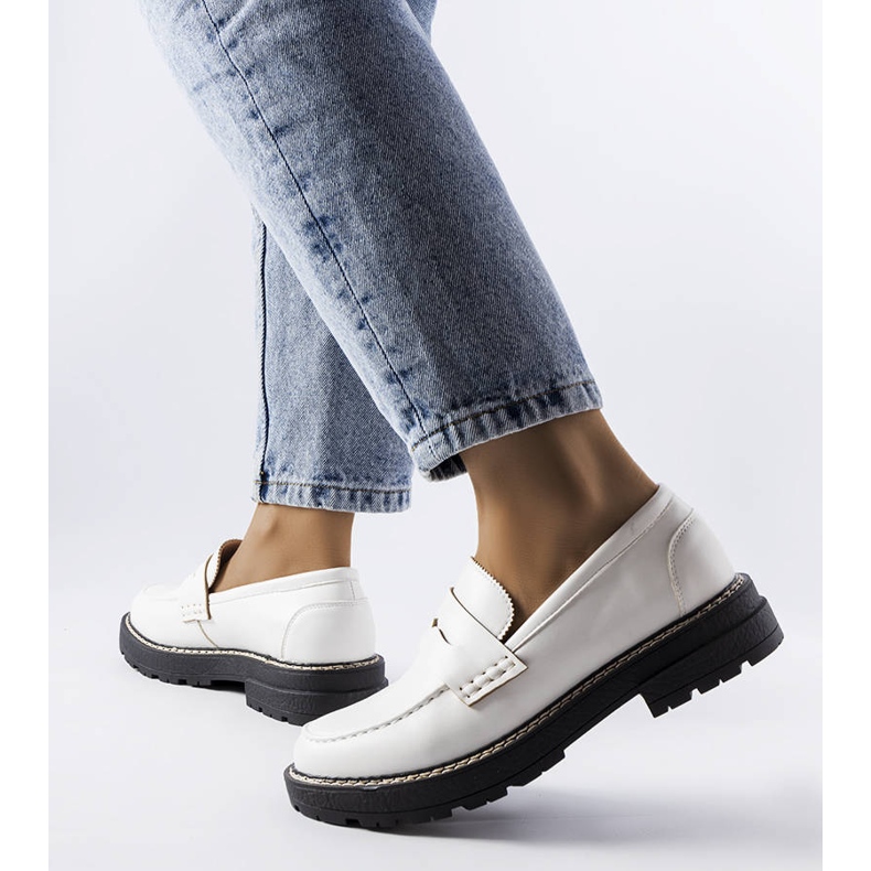 Bijeli brogovi s kožnim uloškom iz Biddie bijela 1