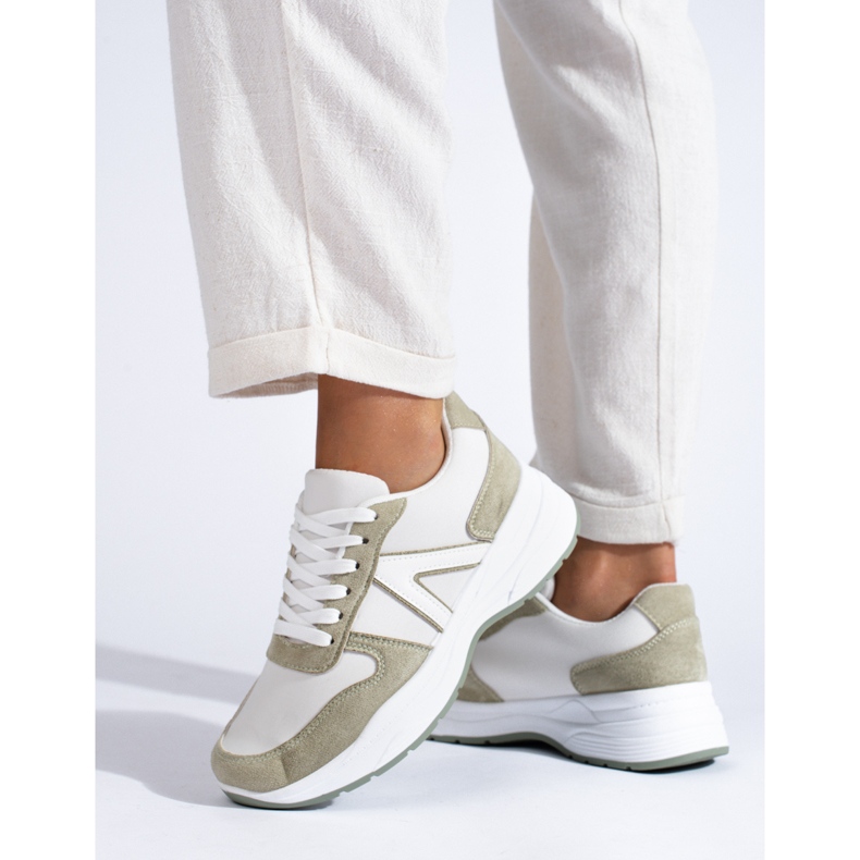 Bež i bijele ženske sportske cipele marke Shelovet bijela 1