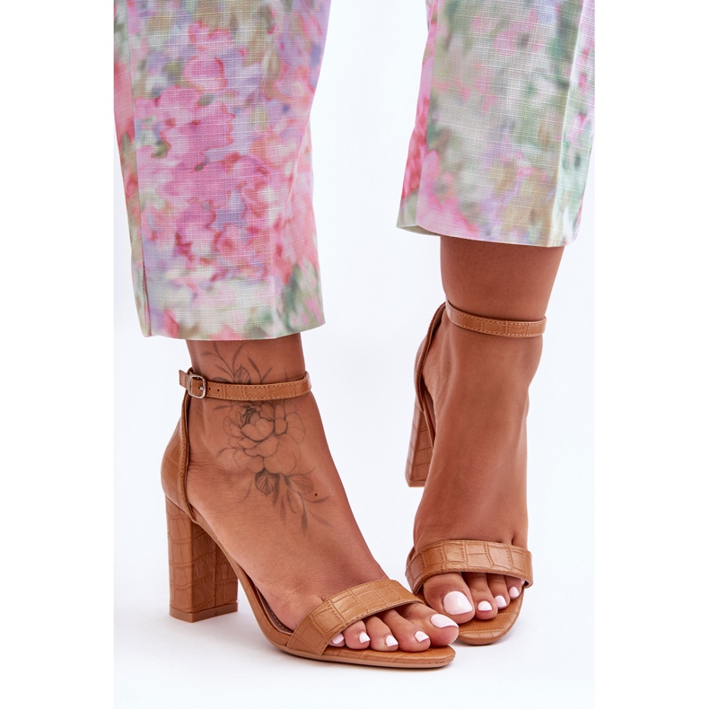 Smeđe sandale na stupu sa zmijskim uzorkom smeđa 1