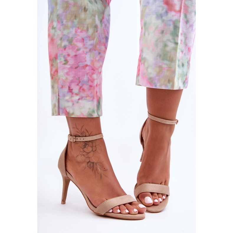 Klasične sandale od brušene kože na bež Tossa visokoj peti 2