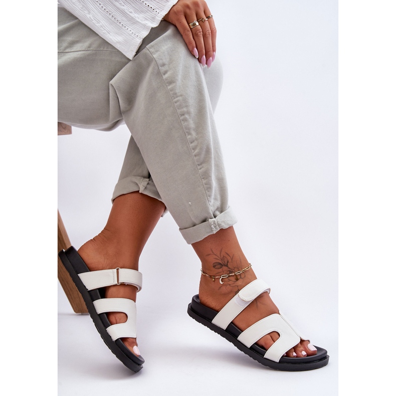 Kožne klasične ženske papuče s čičkom bijele boje Amedon bijela 1