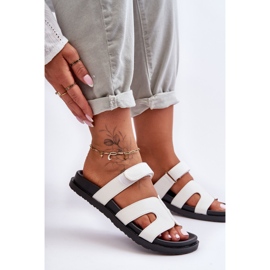 Kožne klasične ženske papuče s čičkom bijele boje Amedon bijela 2