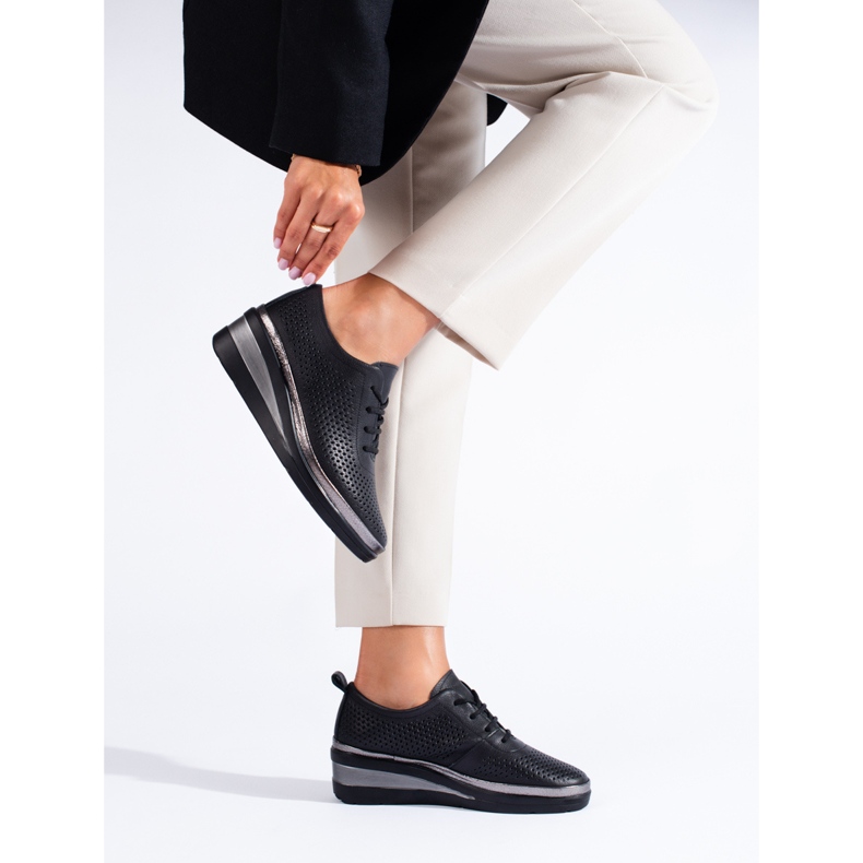 T.Sokolski Crne kožne cipele na wedges od T.Sokolskog crna 2