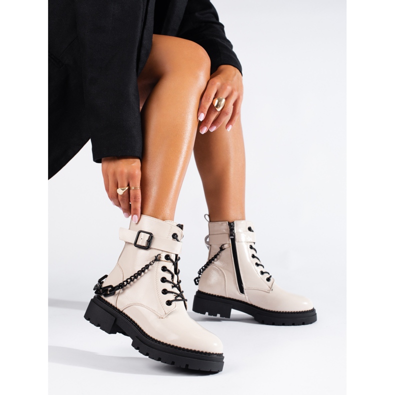 Bež lakirani radnici s lancem Shelovet 1