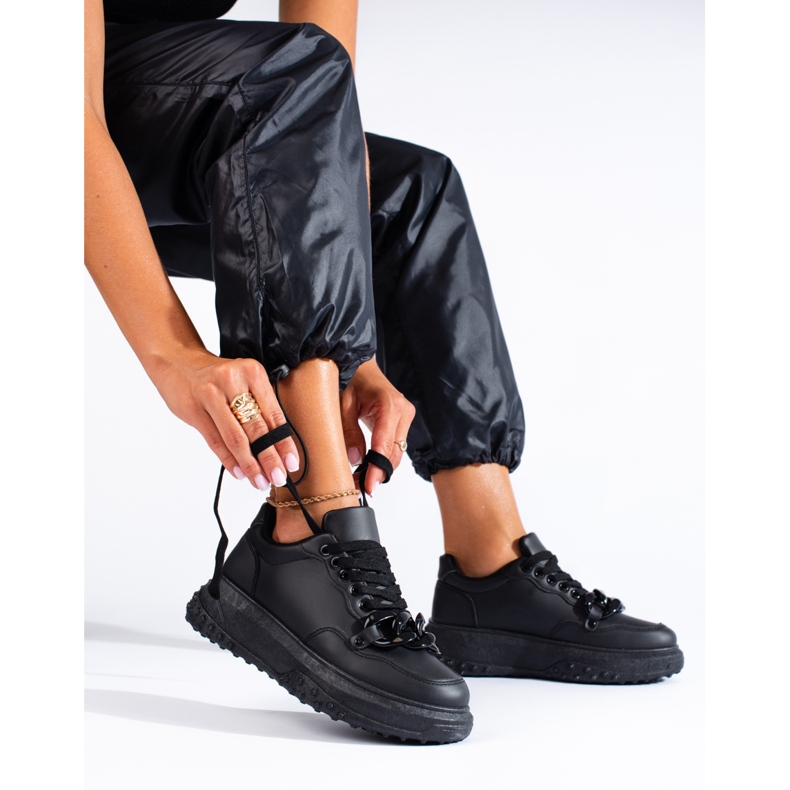 Ženske crne tenisice s lancem Shelovet crna 1