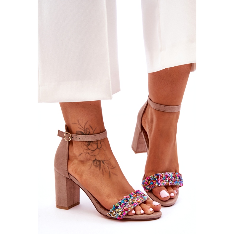 Moderne sandale na visoku petu s ukrasnim kamenčićima bež boje Love Me 3