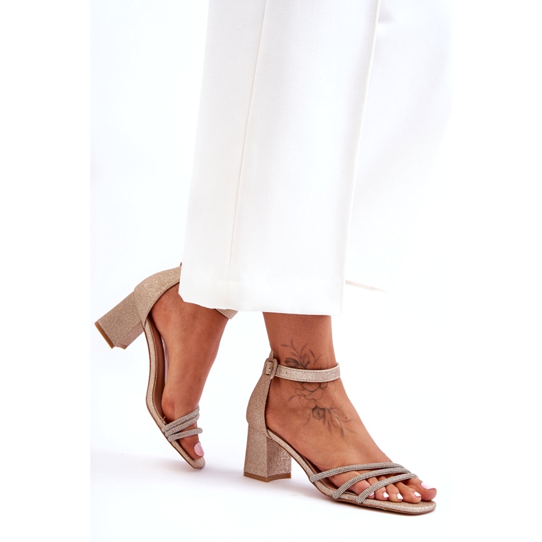 Sandale sa sjajnom petom Zlatni Enenor 3