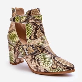 Moderne čizme na petu s izrezima bež-zelene suelo boje 1