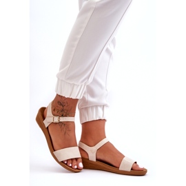 Bež klasične sandale na niske klinove Arya 4
