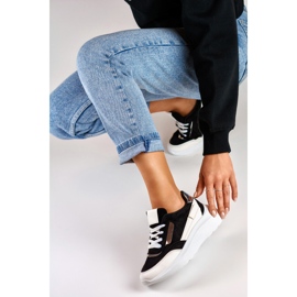 Crne sportske cipele s bijelim potplatom crna 1