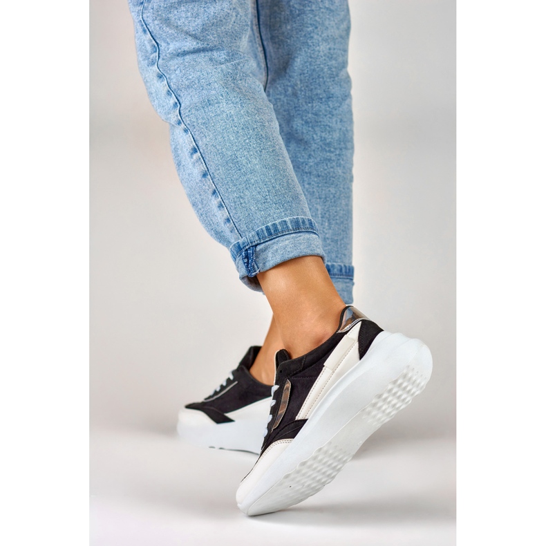 Crne sportske cipele s bijelim potplatom crno 2