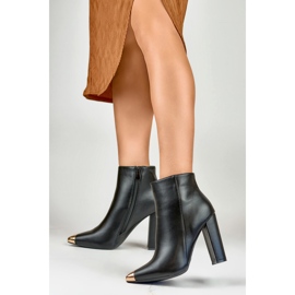 Ženske crne čizme s ukrasnim šiljkom crno 2