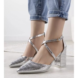 Srebrne pumpe na stupu Strutt srebro 1