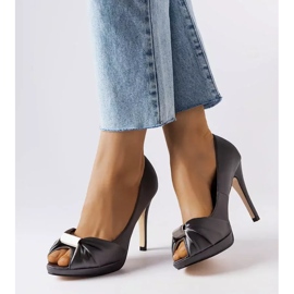 Sive štikle s otvorenim prstima iz Paréa siva 1