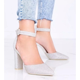 Sjajne bež pumpe na Milinom postu 1