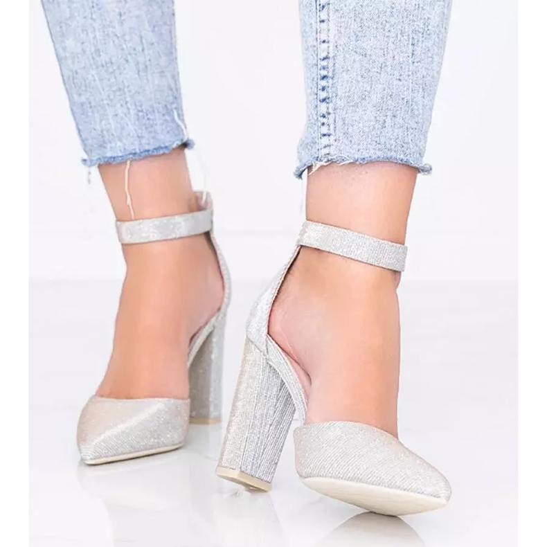 Sjajne bež pumpe na Milinom postu 2