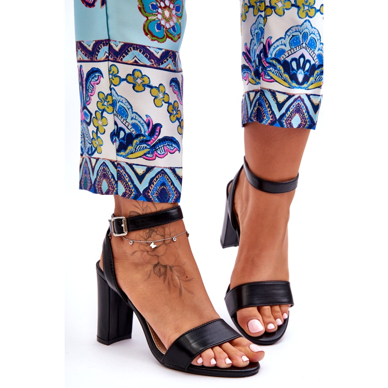 Klasične ženske sandale na petu crne crno 4