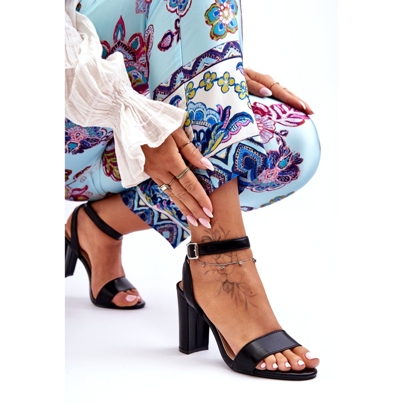 Klasične ženske sandale na petu crne crna 2