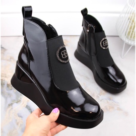 Ženske lakirane čizme na wedge D&amp;A S.Barski Premium Collection MR870-22 crna 1