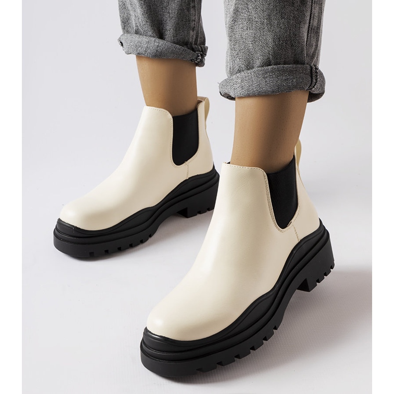 Bež čizme na crnoj platformi marke Marinone 1