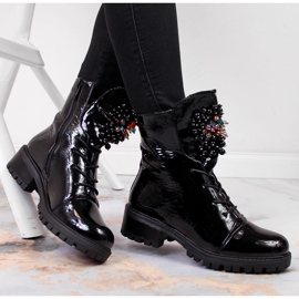 Ženske čizme s perlama, izolirane, lak crne Jezzi RMR2071-15 crno 1