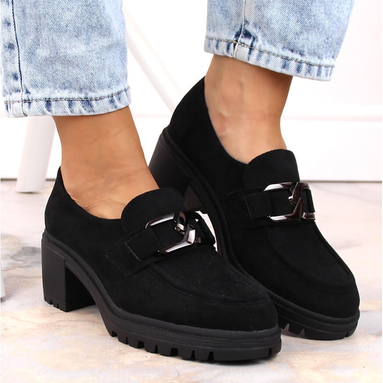 Crne visoke pete od brušene kože s lancem Vinceza 10921 crna 1