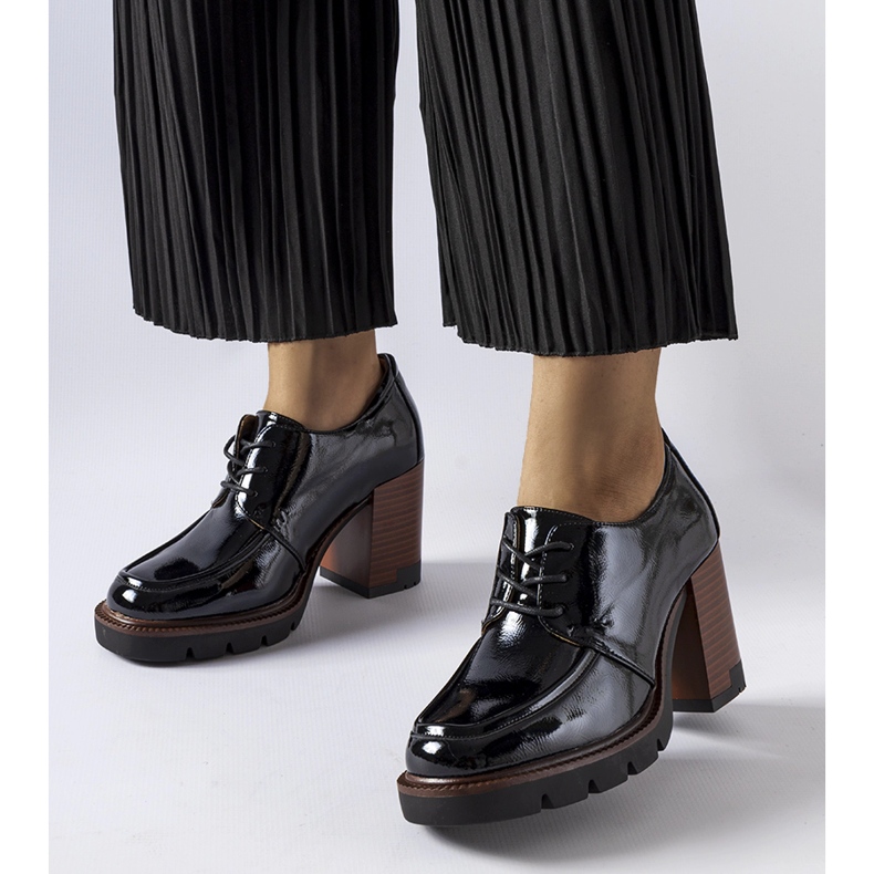 Crne lakirane cipele s visokom petom iz Vinceze crno 1