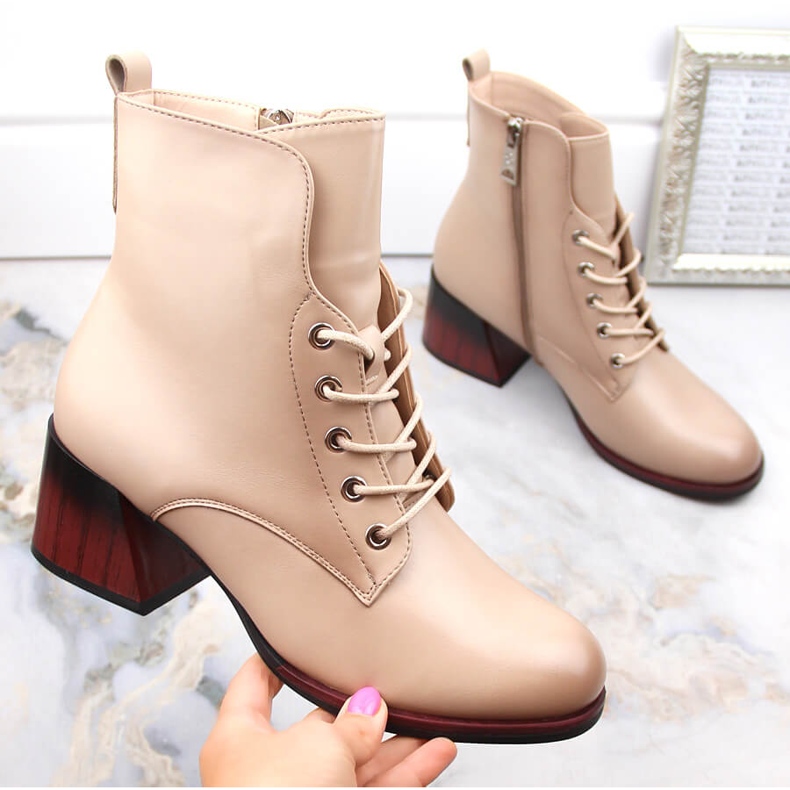 Bež izolirane ženske čizme na visoku petu Vinceza 58127 1