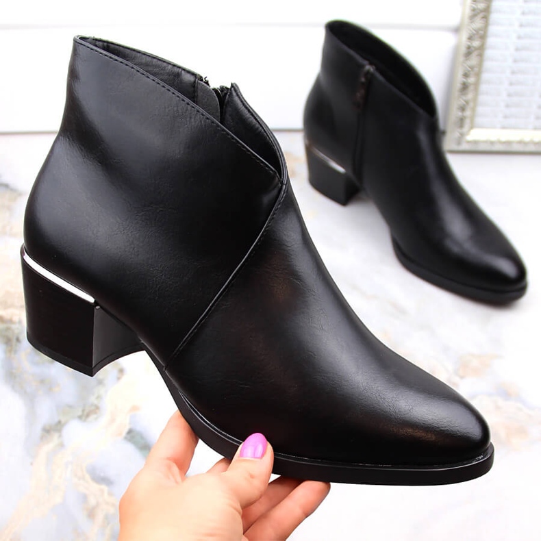 Ženske izolirane kaubojske čizme na visoku petu, crne Vinceza 58125 crno 1