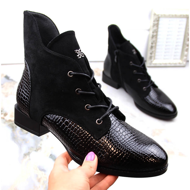 Crne, izolirane ženske čizme s ravnom petom Vinceza 16439 crno 1