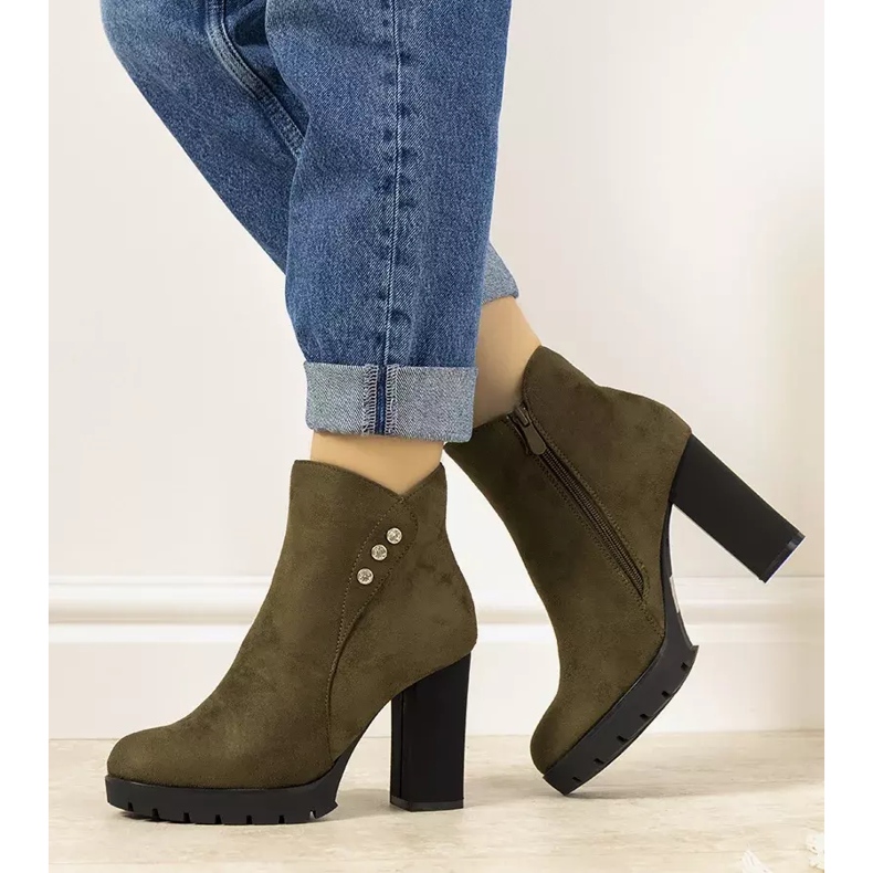 Castaneda antilop zelene čizme na stupu zelena 1